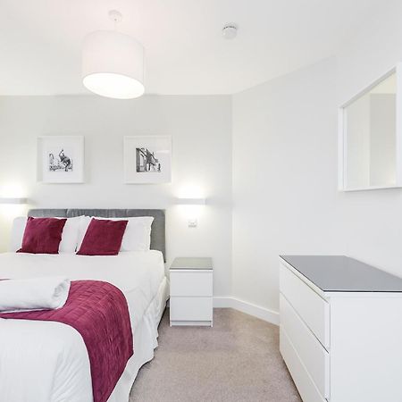 Room Space Service Apartments - New Manor House Bracknell Esterno foto