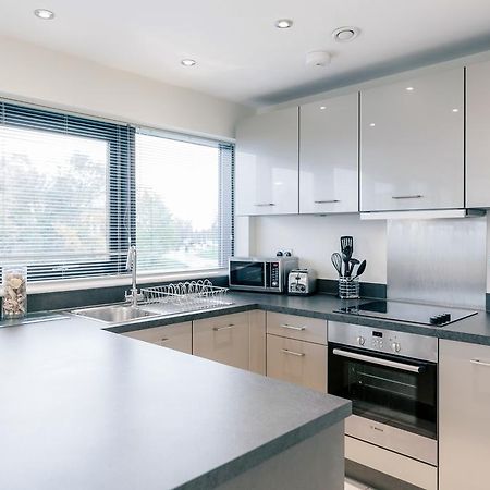 Room Space Service Apartments - New Manor House Bracknell Esterno foto