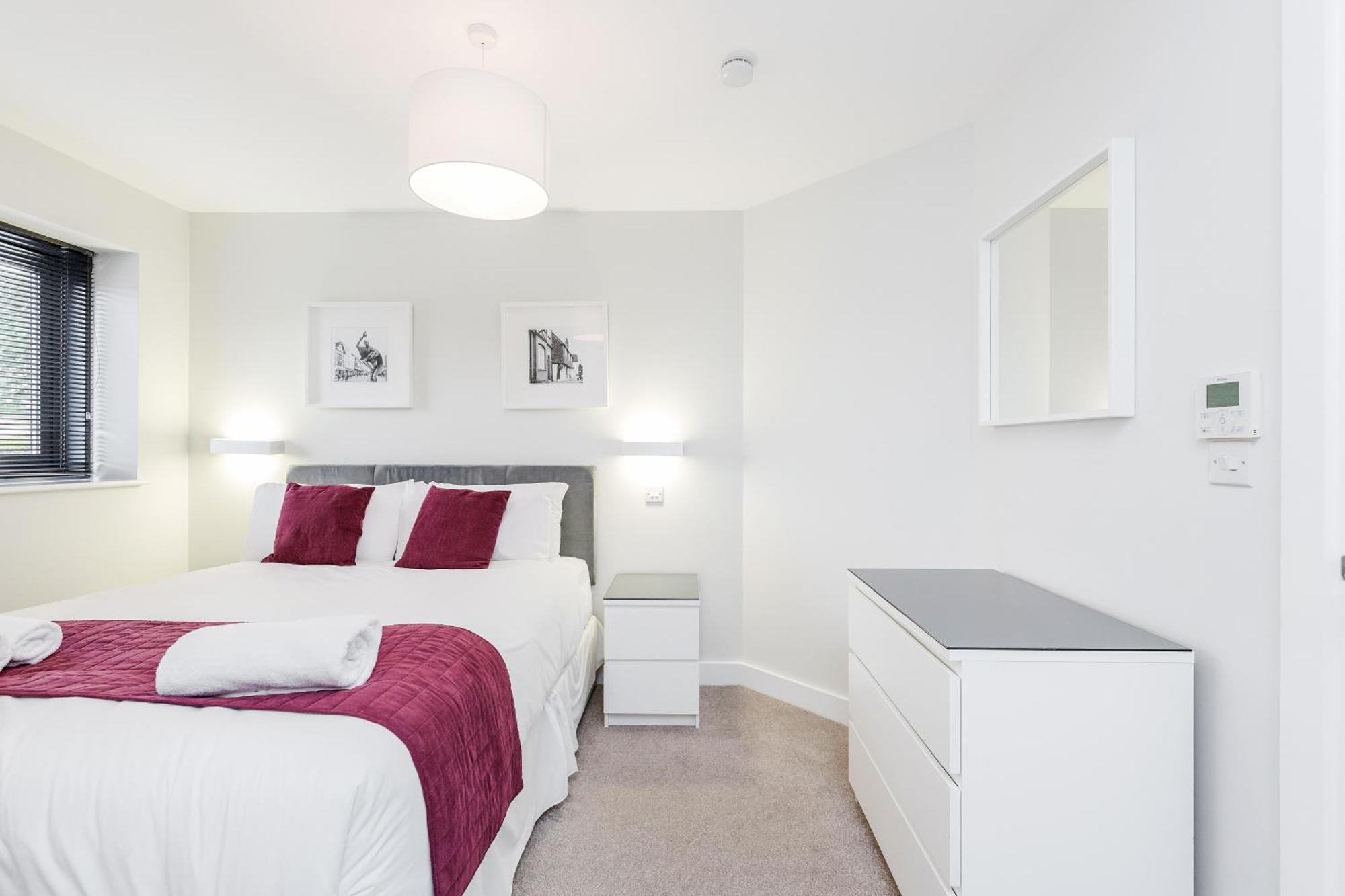 Room Space Service Apartments - New Manor House Bracknell Esterno foto