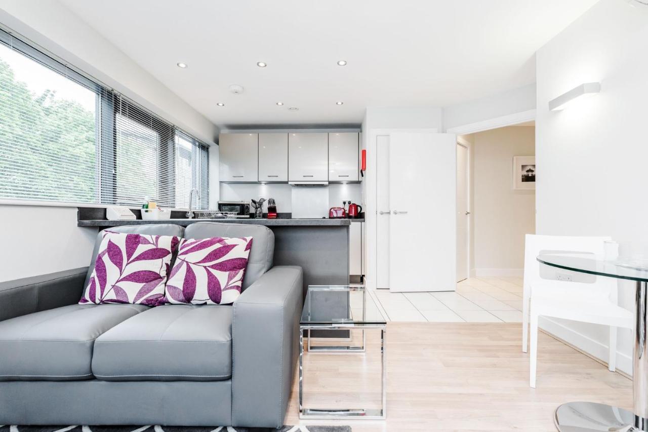 Room Space Service Apartments - New Manor House Bracknell Esterno foto